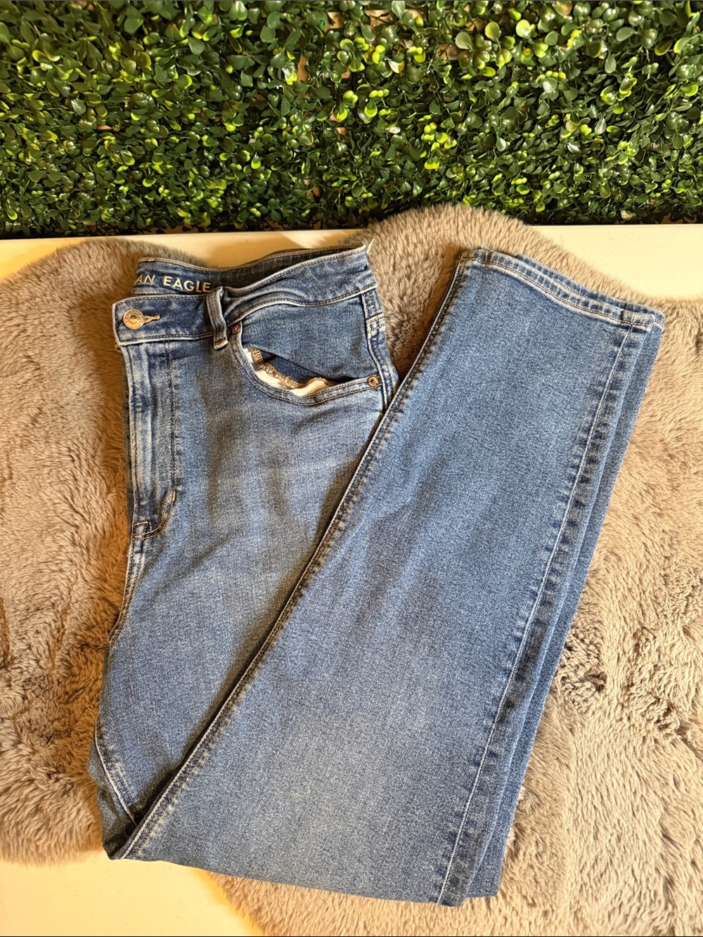 American Eagle Outfitters Light Blue Mom Jean High-Rise Jeans size 14 long